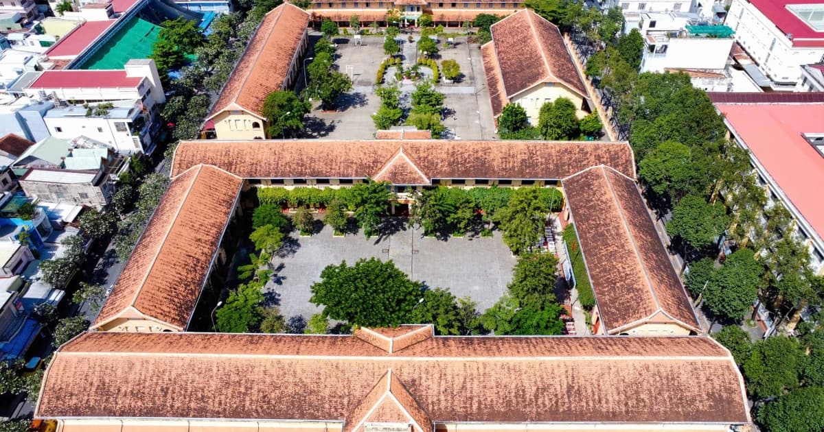 Chuyện về ngôi trường trăm tuổi ở xứ Tây Đô