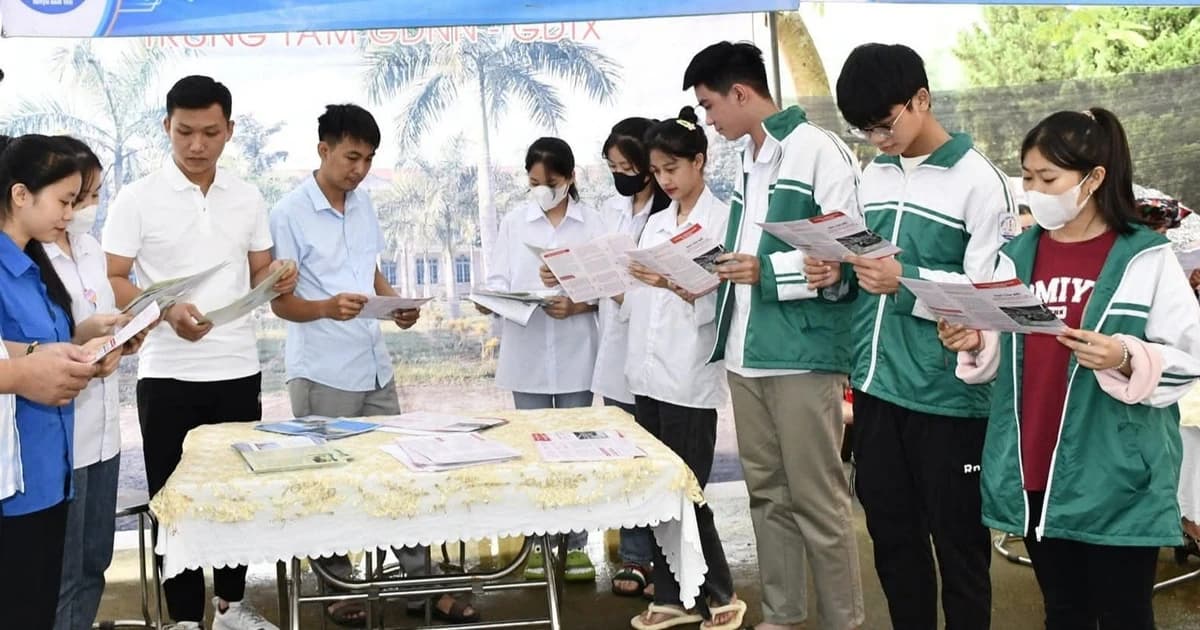 'Cú hích' giúp học sinh GDTX vùng khó yên tâm đến lớp