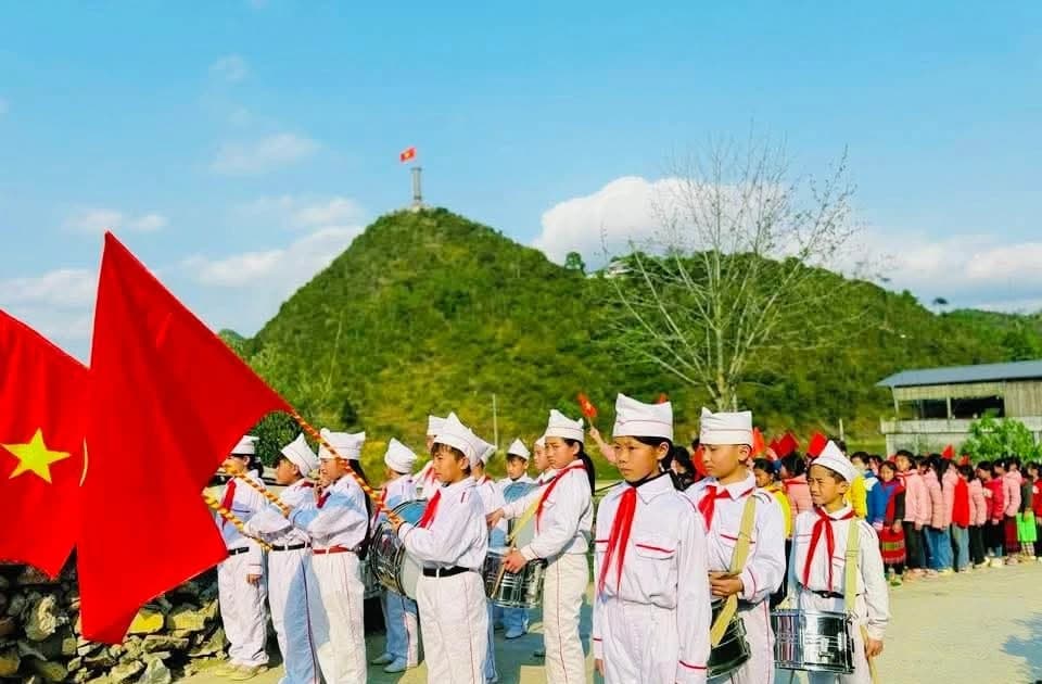 Học sinh nơi địa đầu Tổ quốc sôi nổi cổ động hướng tới ngày bầu cử