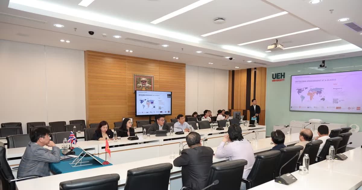 Dạy đại học bằng tiếng Anh không chỉ là xu hướng