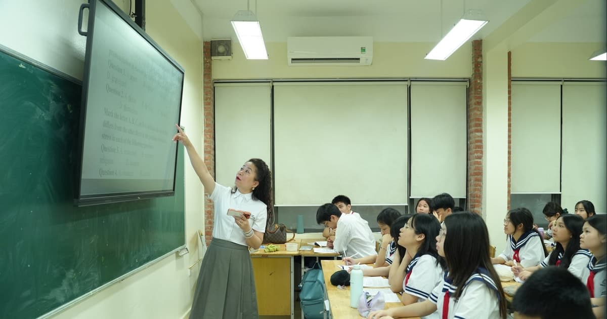 Cung không đủ cầu, phụ huynh tại Hà Nội 'cân não' tính lại cửa vào lớp 10 công lập cho con