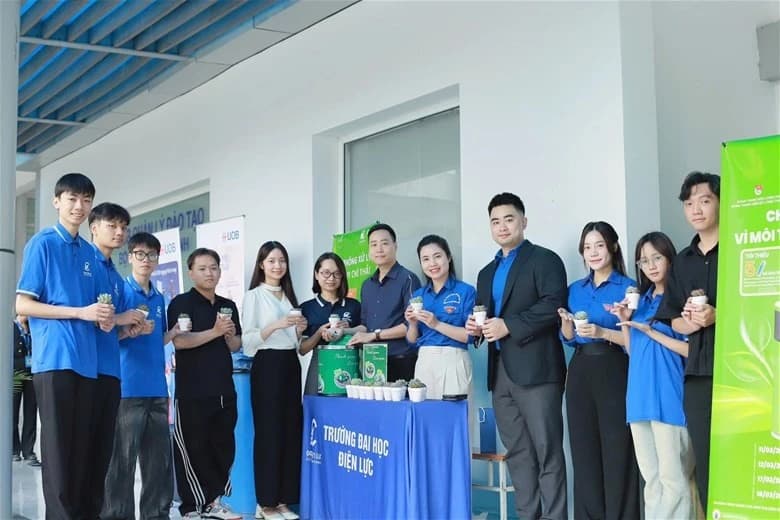 Tuổi trẻ Trường Đại học Điện lực lan tỏa thông điệp sống xanh