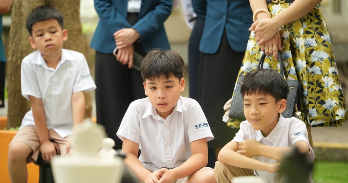 Bước ra khỏi lớp học, bước vào bàn cờ lớn: Học sinh rèn tư duy trong không gian thực