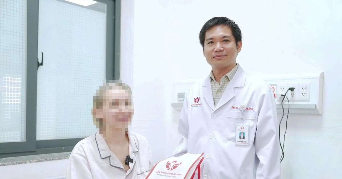 Cứu kịp thời nữ du khách nước ngoài bị thủng đại tràng do ung thư