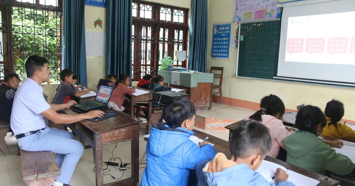 Tăng tốc chuyển đổi số giáo dục ở địa bàn vùng cao
