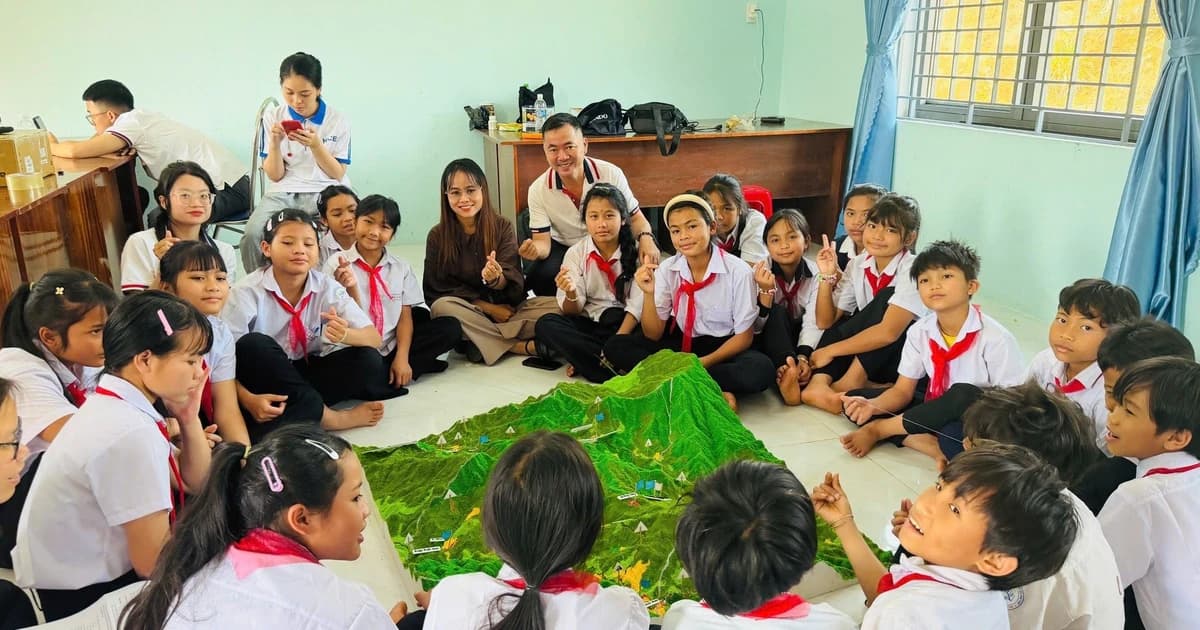 Những 'cột mốc mềm' nơi biên cương: Ngôi nhà thứ hai