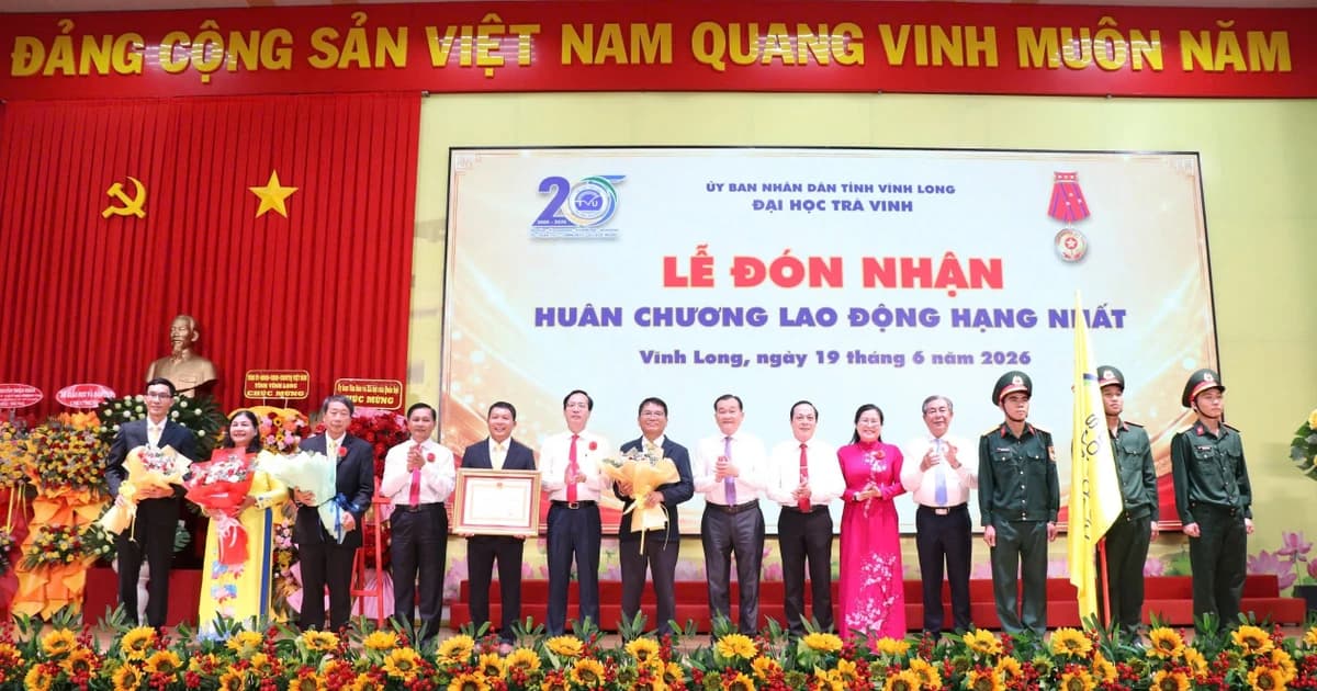 Đại học Trà Vinh khẳng định vị thế, vinh dự đón nhận Huân chương Lao động hạng Nhất