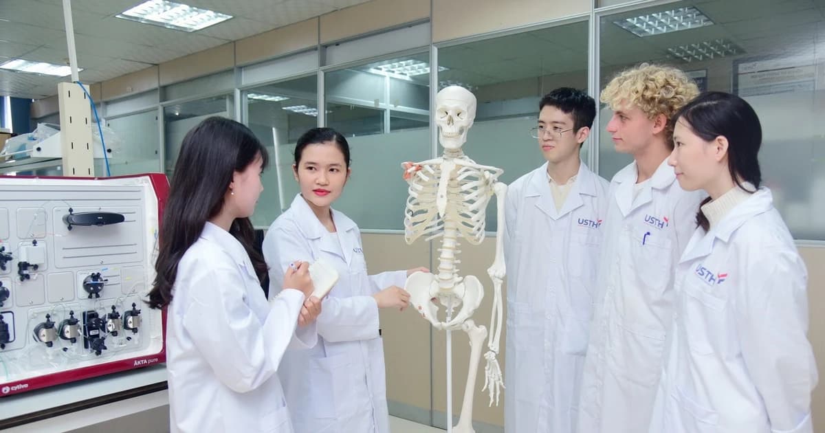 Đào tạo nhân lực y tế cần chuyển từ kiến thức sang năng lực thực hành