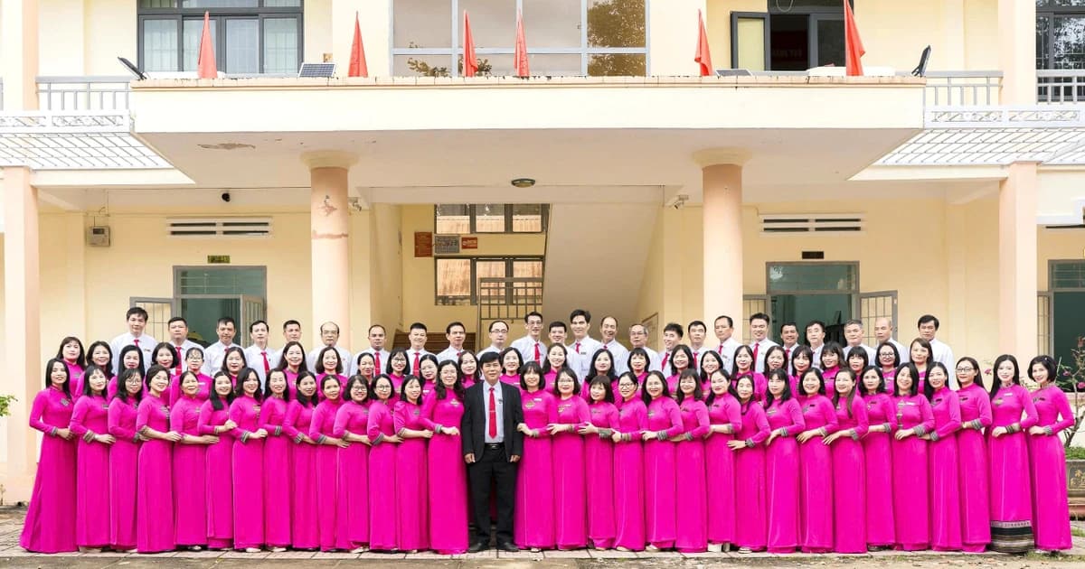30 năm, hành trình từ phòng học cũ đến khát vọng trường học số