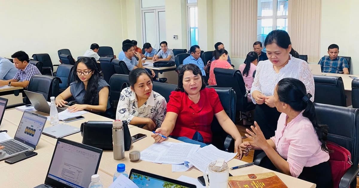 Tập huấn giáo dục năng lượng sạch cho giáo viên và cán bộ quản lý giáo dục