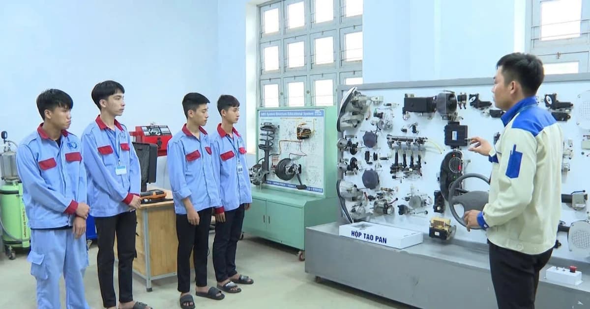Cánh cửa việc làm rộng mở với học sinh vùng khó