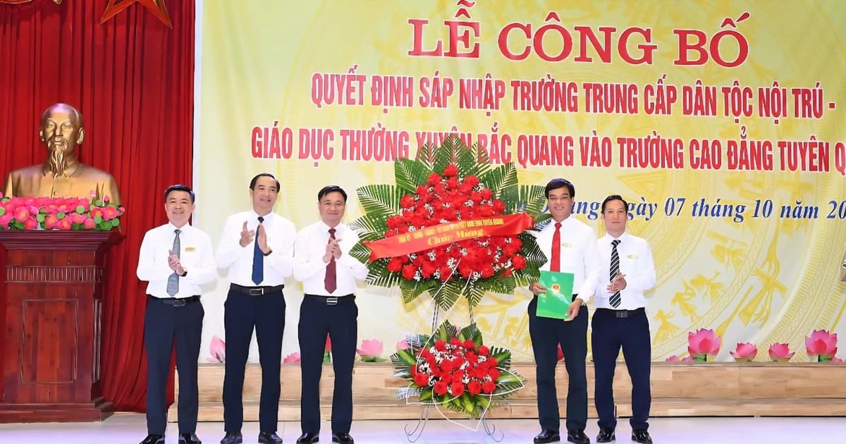 Sáp nhập Trường Trung cấp DTNT - GDTX Bắc Quang vào Trường Cao đẳng Tuyên Quang