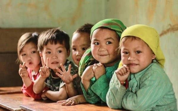 Những đôi mắt trong veo