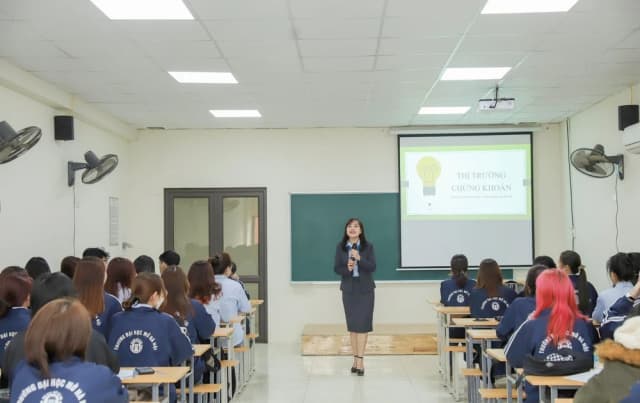 Đào tạo nhân lực công nghệ chiến lược gắn với bài toán thực tiễn từ doanh nghiệp