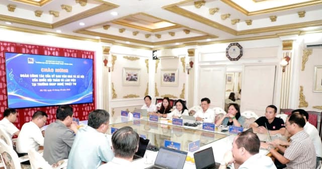 Ủy ban Văn hóa và Xã hội làm việc với Trường ĐH Sư phạm Nghệ thuật Trung ương